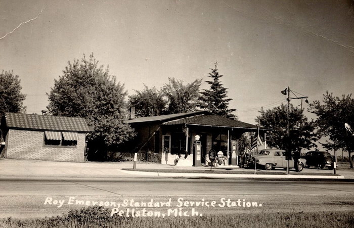 Pellston Michiganroy Emerson Standard Service Stationgas Pumps1940s Cars Rppc (newer photo)